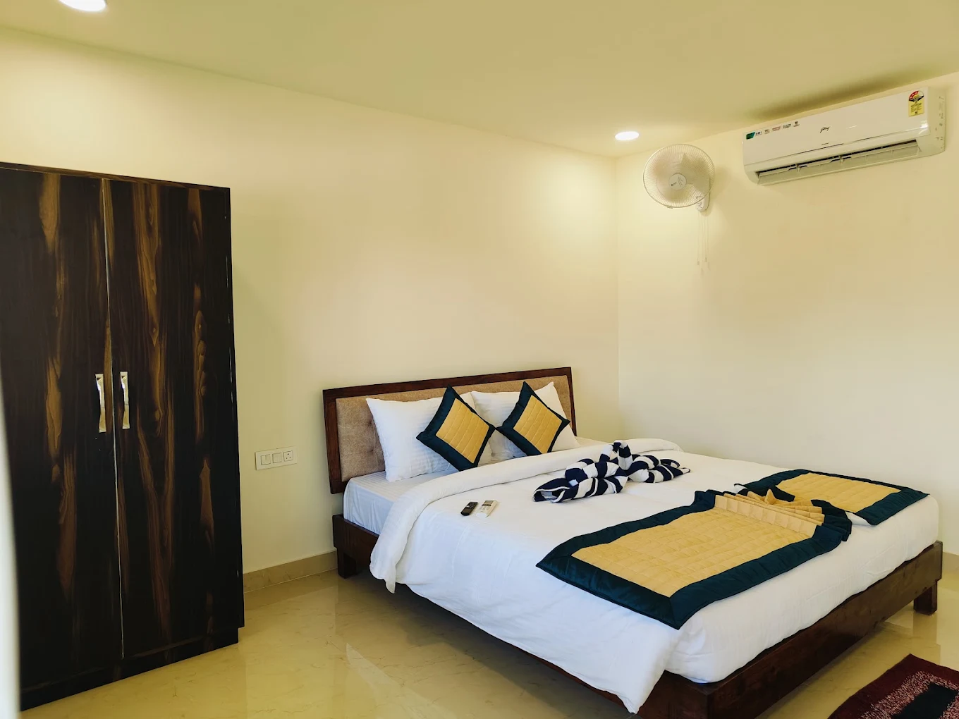 Guest bedroom — photograph from the property’s Google listing
