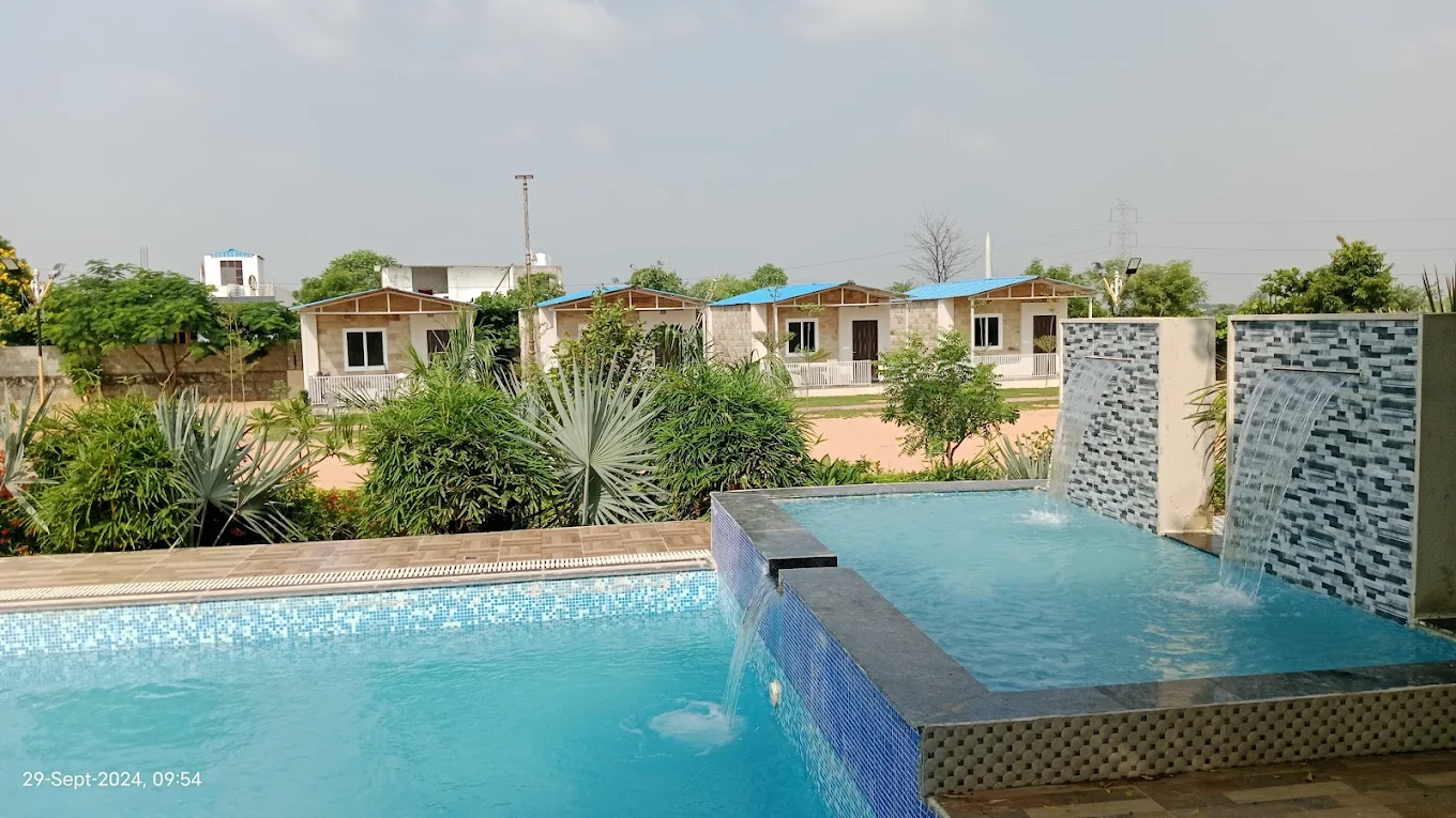 Swimming pool and cottages — photograph from the property’s Google listing