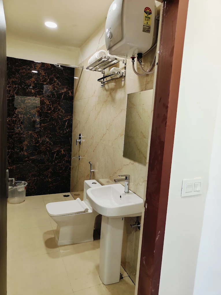 Guest bathroom — photograph from the property’s Google listing