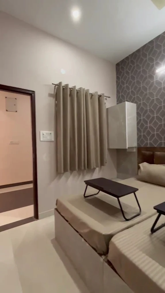 Room seating area — photograph from the property’s Google listing