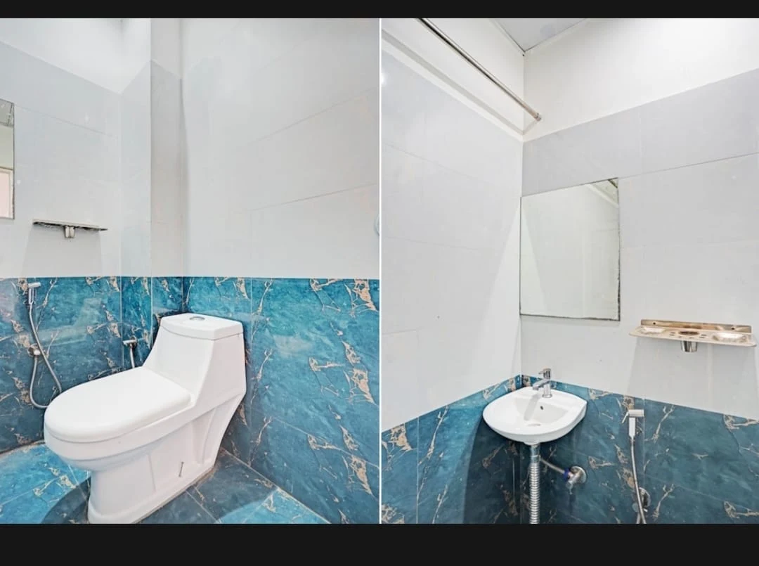 Guest bathroom — photograph from the property’s Google listing