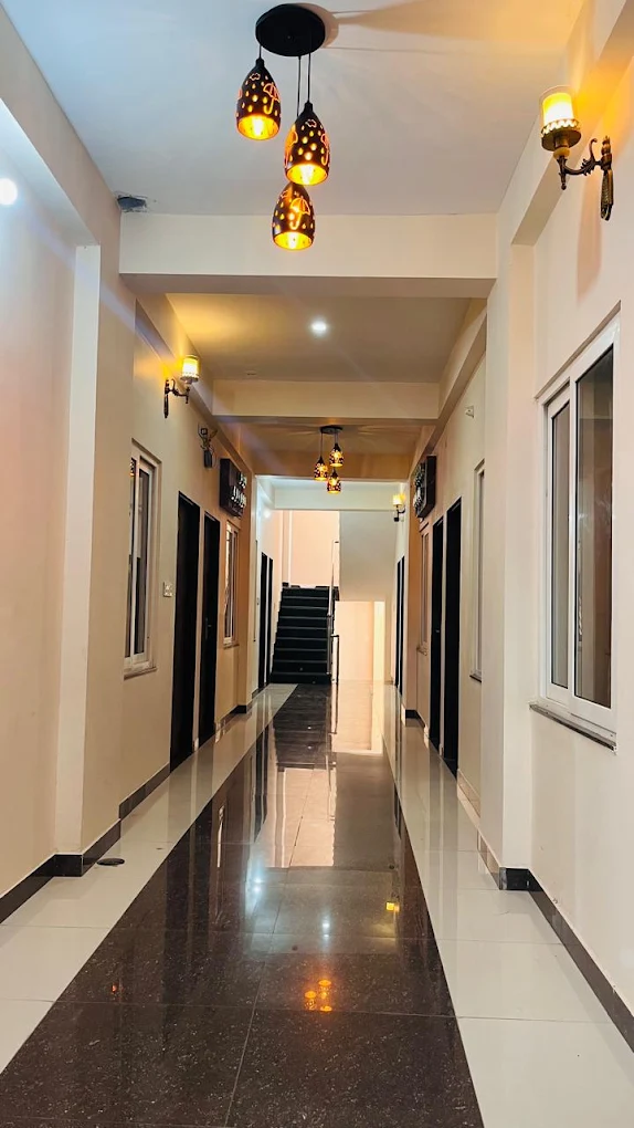 Interior corridor — photograph from the property’s Google listing