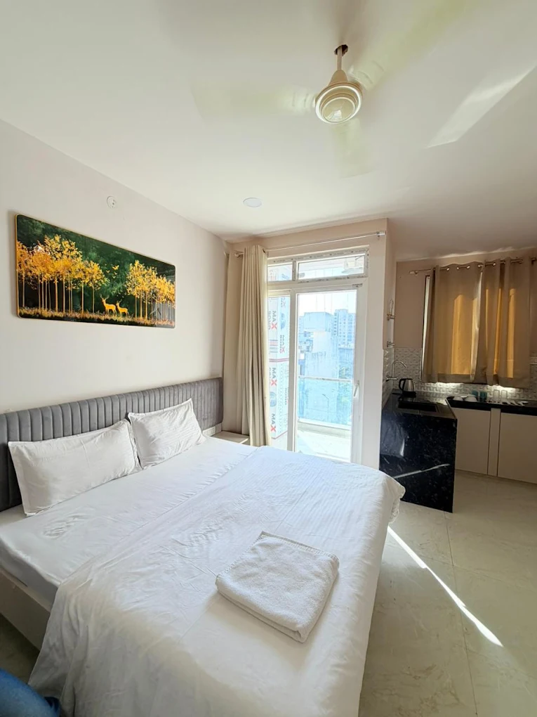 Guest bedroom with window — photograph from the property’s Google listing
