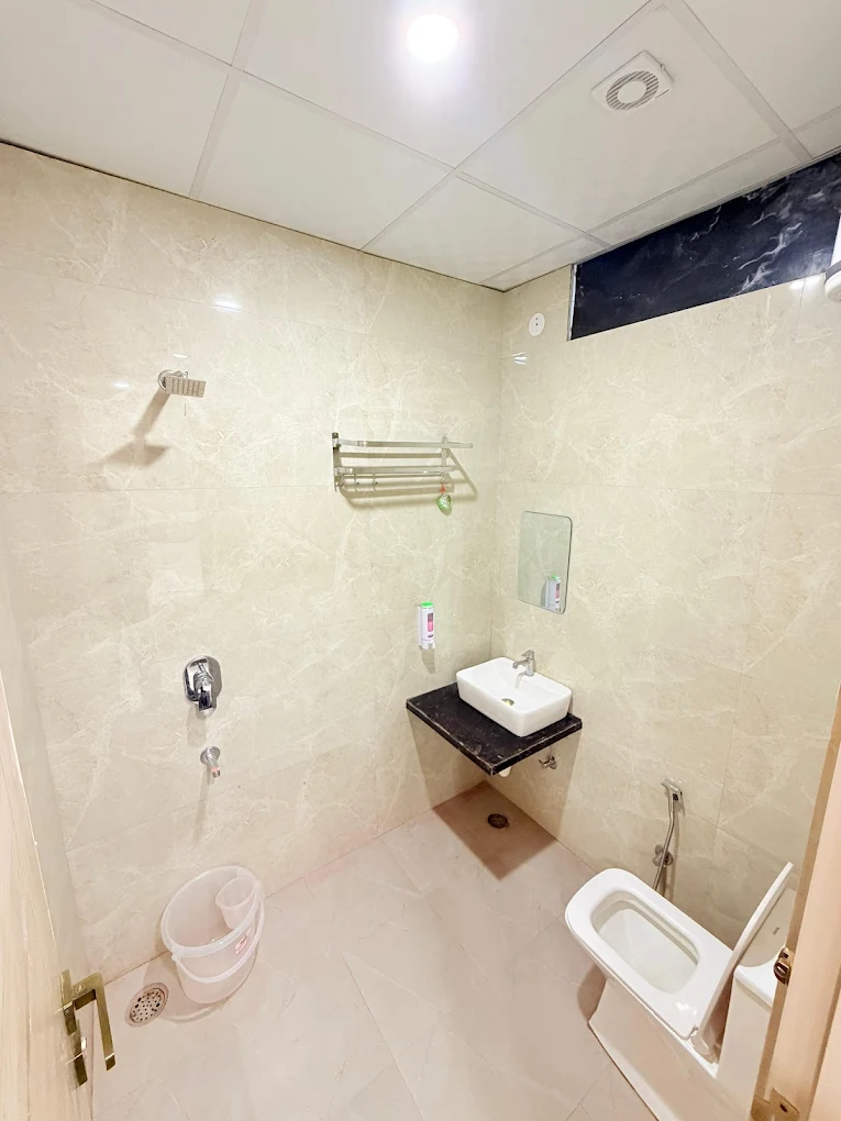 Guest bathroom — photograph from the property’s Google listing