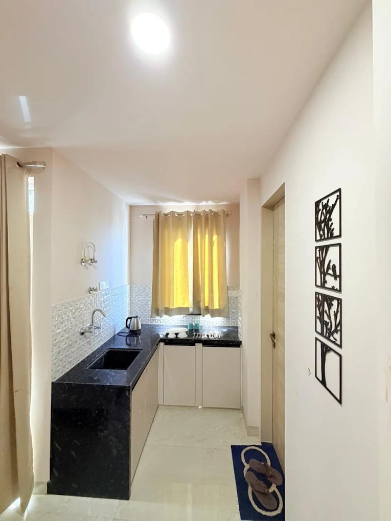Room entry and desk — photograph from the property’s Google listing