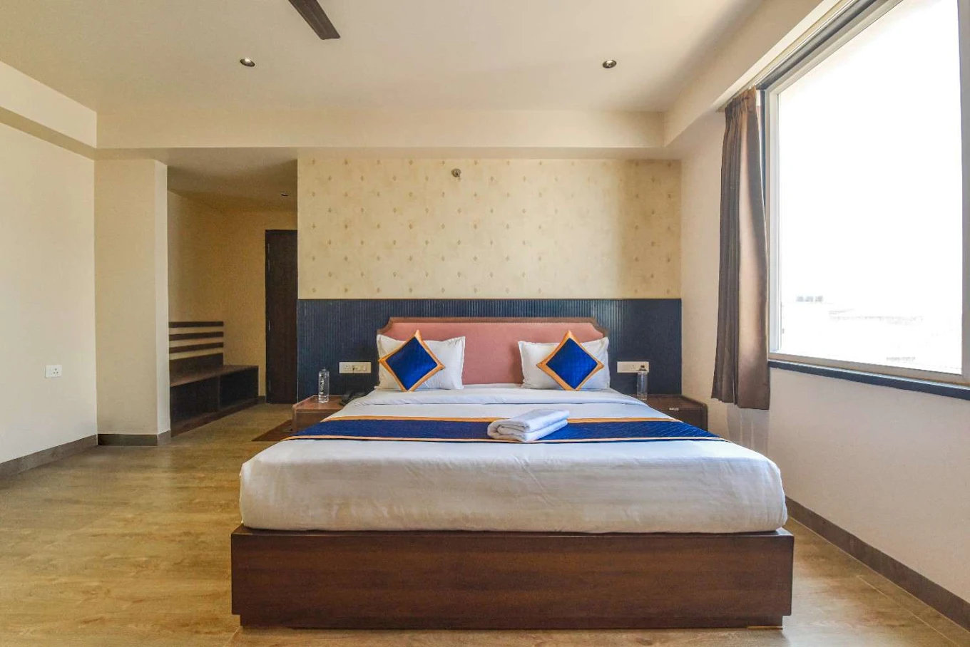 Guest bedroom — photograph from the property’s Google listing