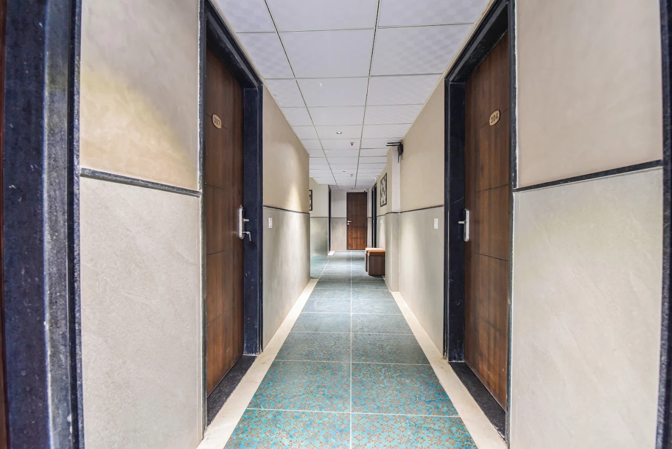 Guest corridor — photograph from the property’s Google listing