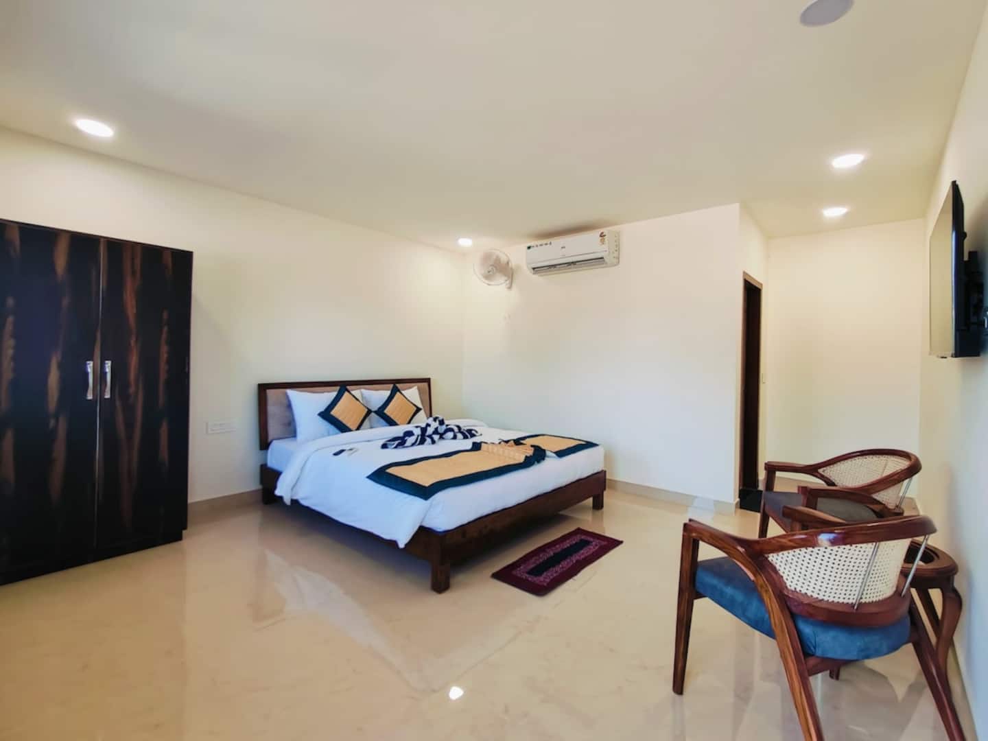 Hemlasa Resort by Joystel — property photograph