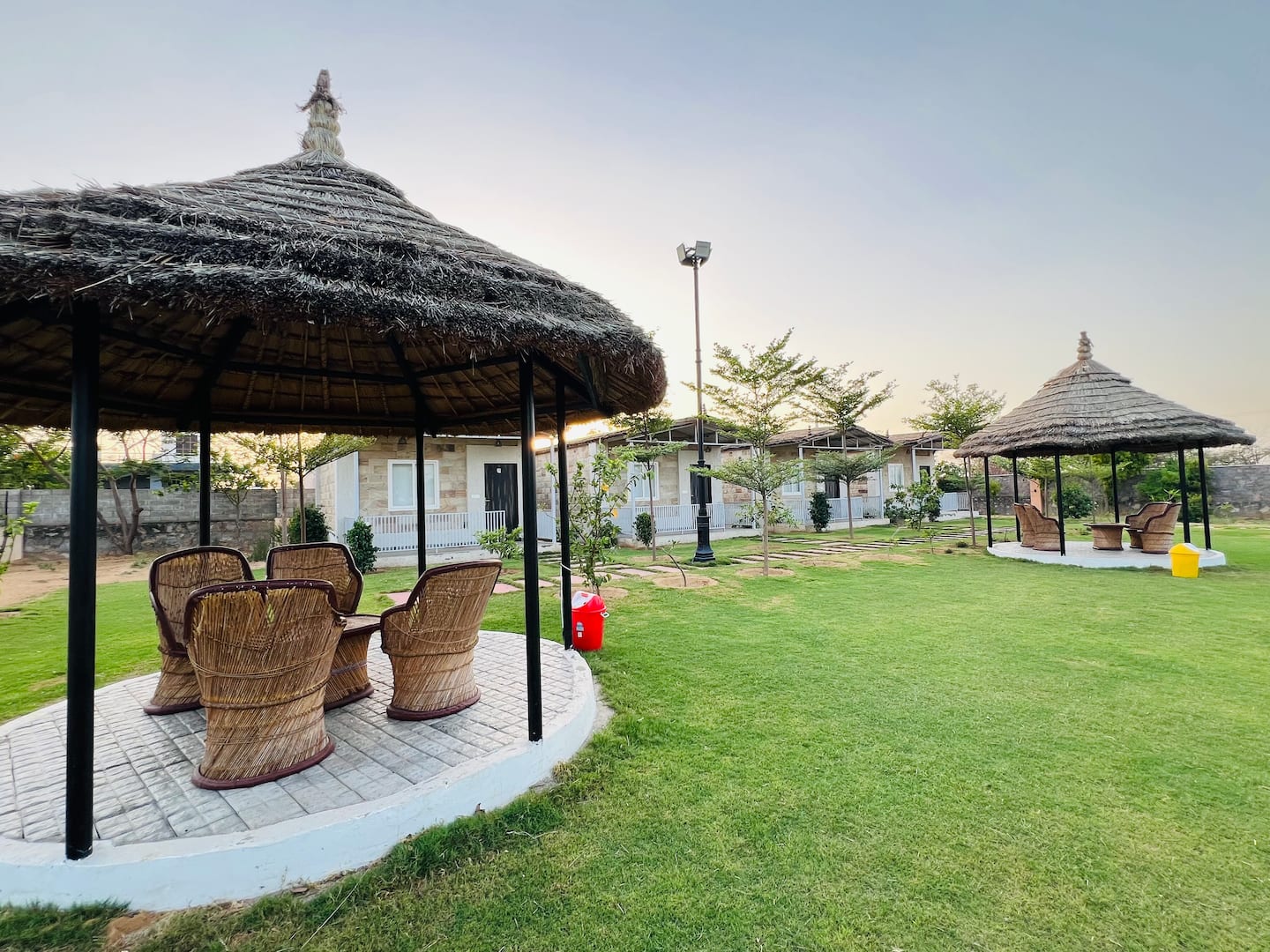 Garden and cottages at Hemlasa Resort by Joystel