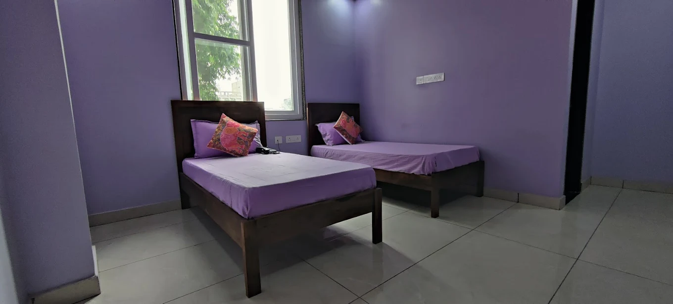 Room photograph from its Google listing