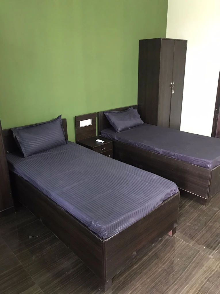 Room photograph from its Google listing