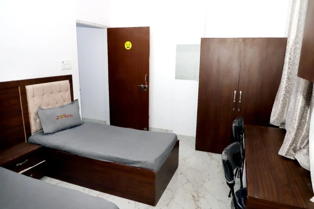 Room photograph from this property’s Google listing